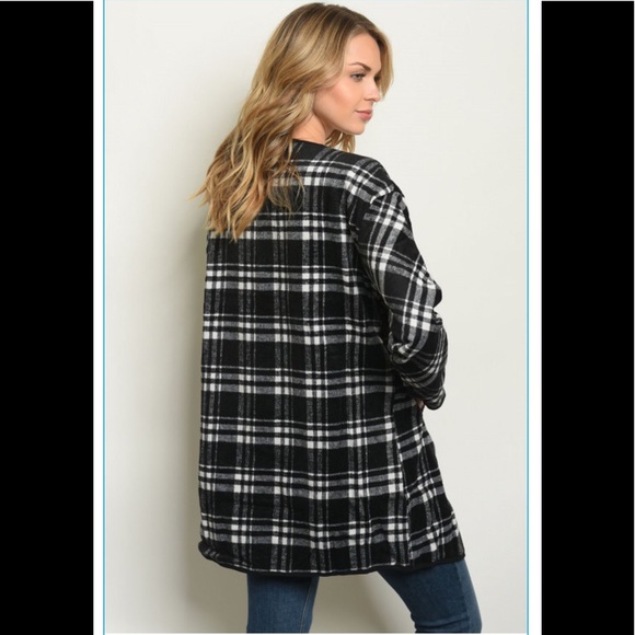 1 left❤️pretty white and black plaid cardigan - Picture 3 of 4